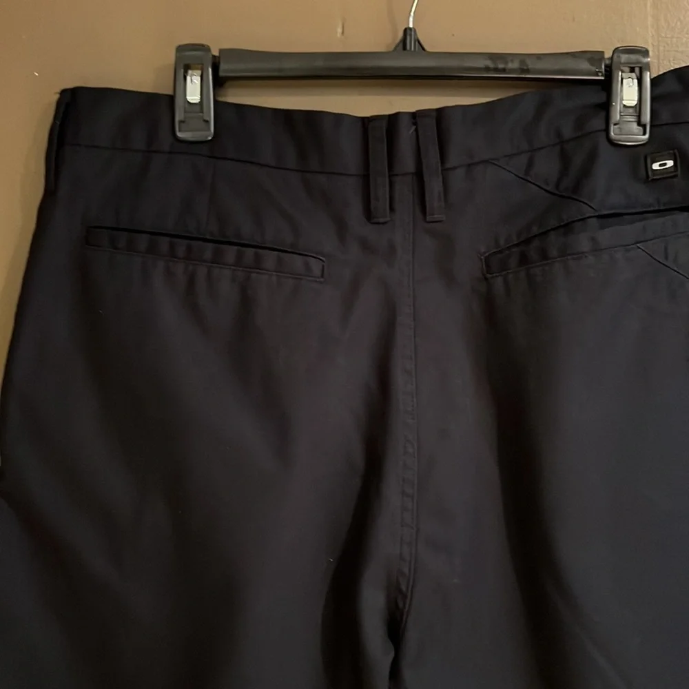 Oakley Men’s Shorts in Black. Sz 36